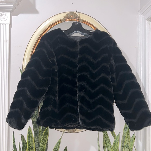 Jackets & Blazers - Women’s black, elegant faux fur Chevron style night jacket coat